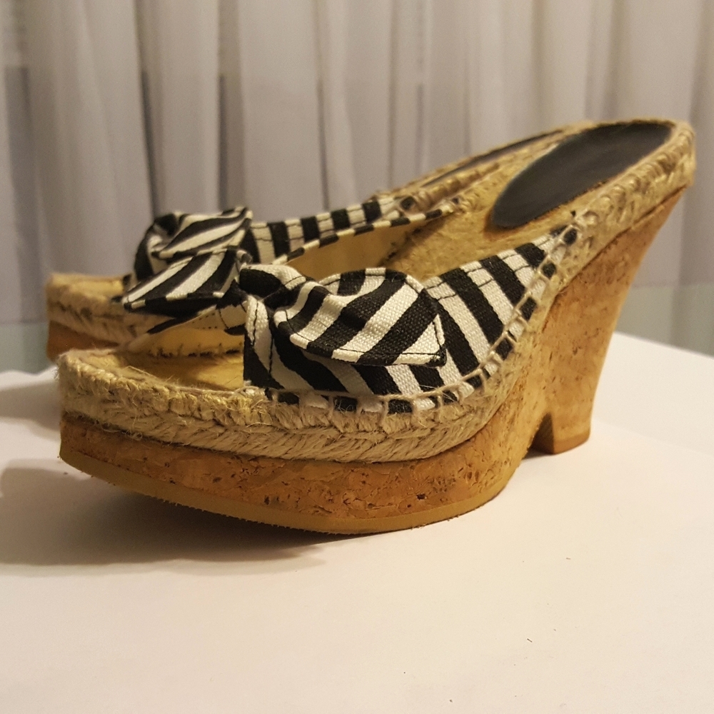 Nine West Navy & White Wedge Shoe